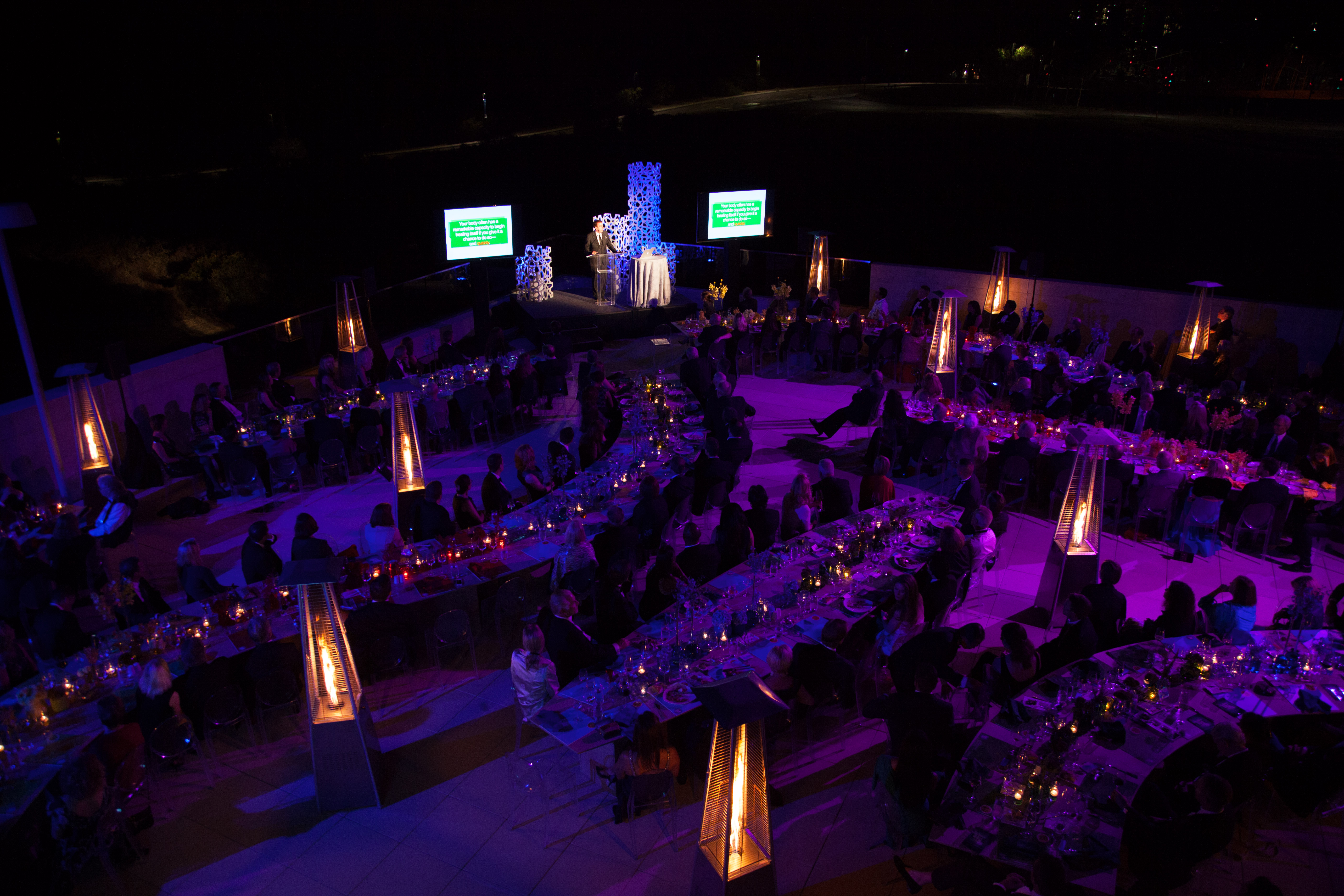 Dean Ornish speaking to gala attendees on advances in medicine.